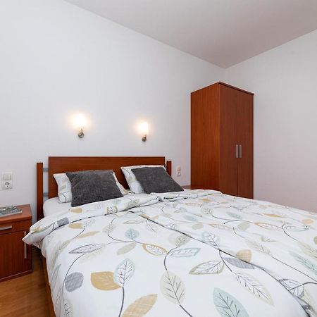 Happy Apartments Baska Exterior photo