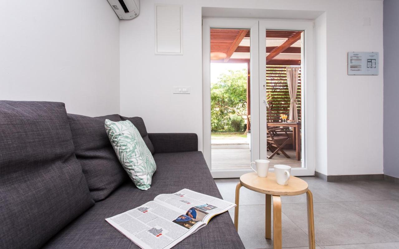 Happy Apartments Baska Exterior photo