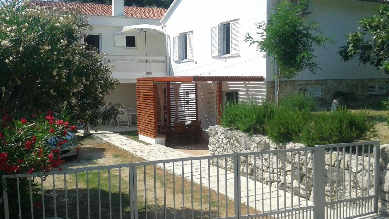 Happy Apartments Baska Exterior photo